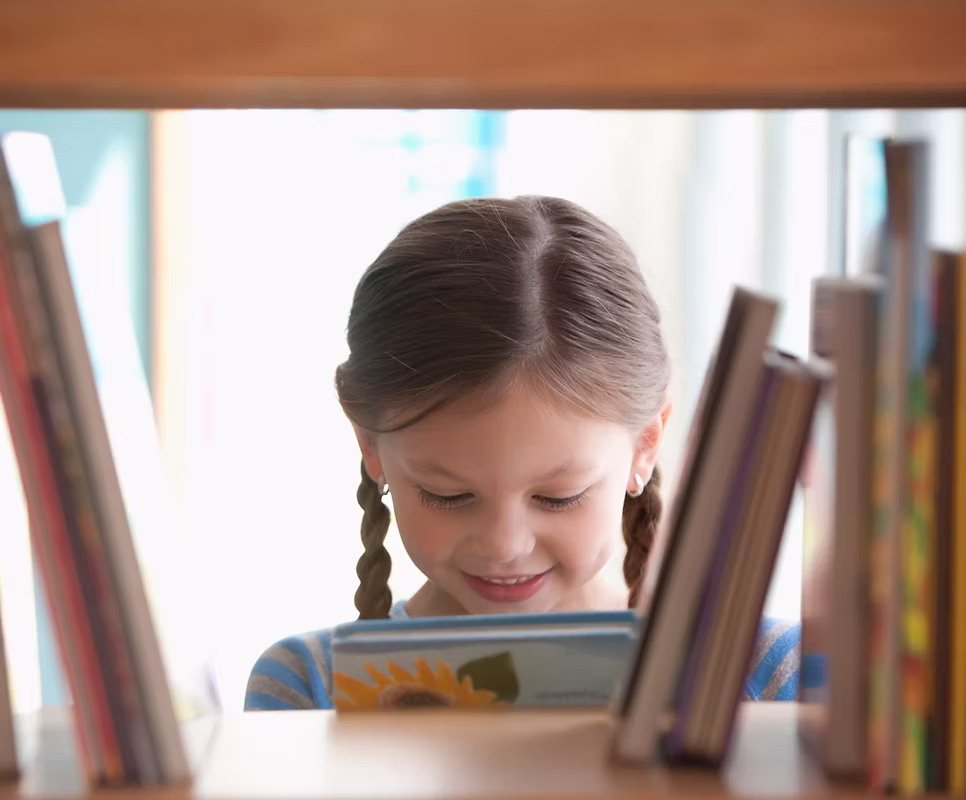 ages-6-8-learning image Ages 6-8 students learning